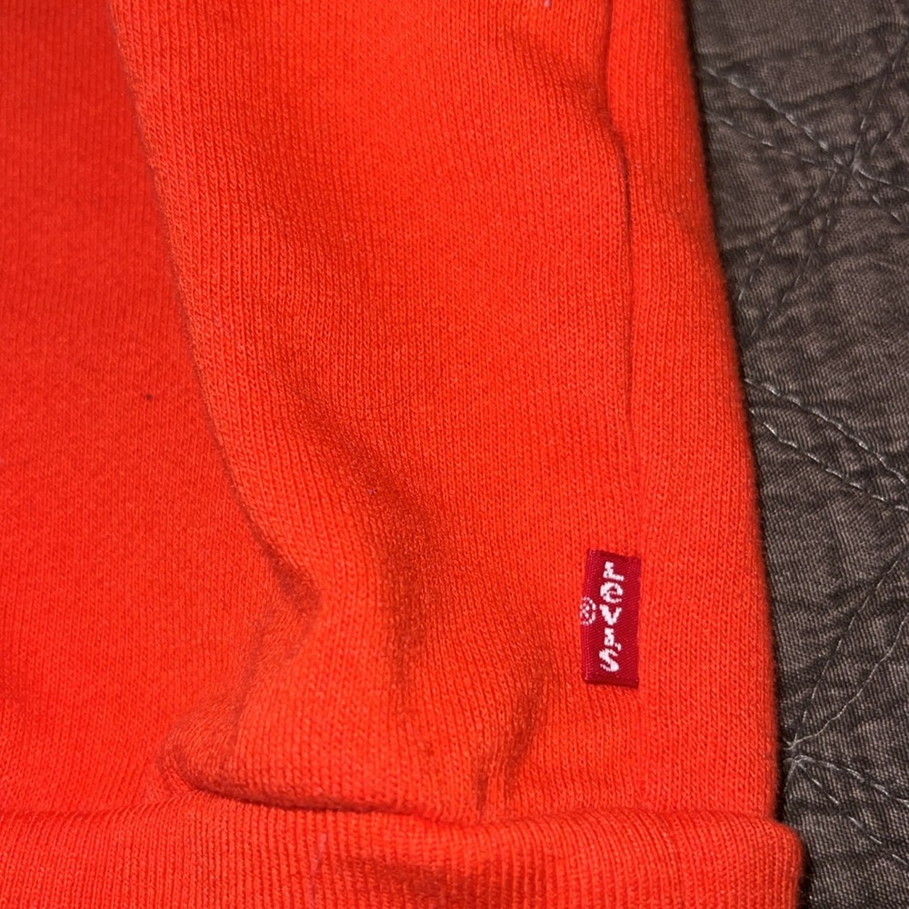Levi’s Cropped Sweatshirt - Picture 10 of 10